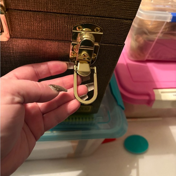 Elegant Gold Cosmetic Case - Picture 7 of 14